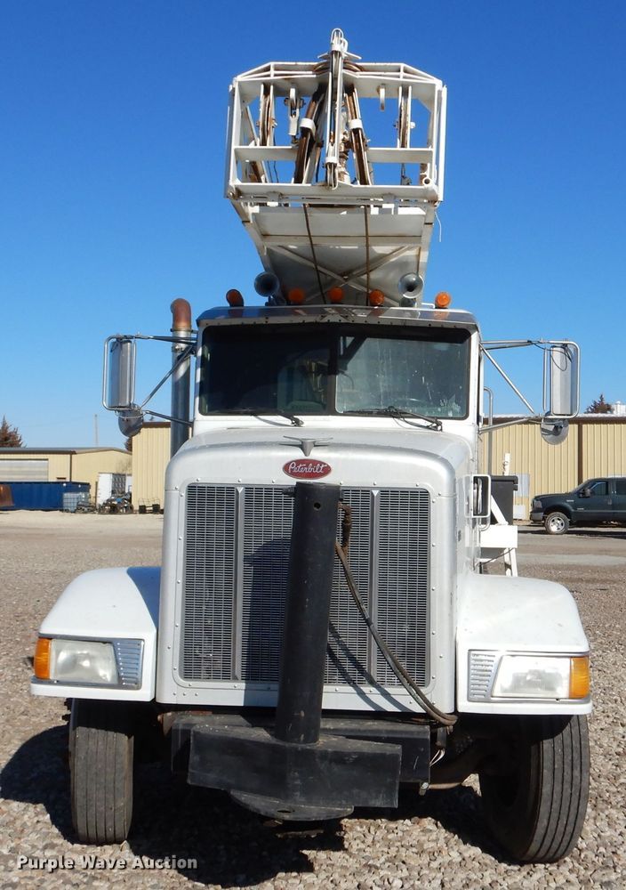 image for item IE9643 1993 Peterbilt 375  drilling rig truck