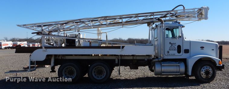 image for item IE9643 1993 Peterbilt 375  drilling rig truck