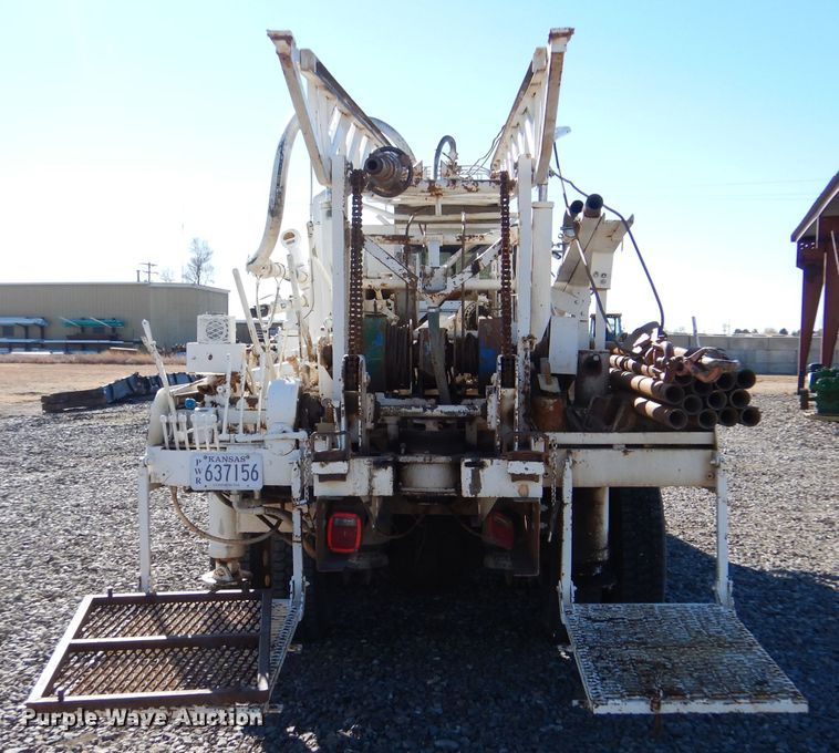 image for item IE9643 1993 Peterbilt 375  drilling rig truck