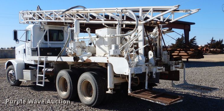 image for item IE9643 1993 Peterbilt 375  drilling rig truck