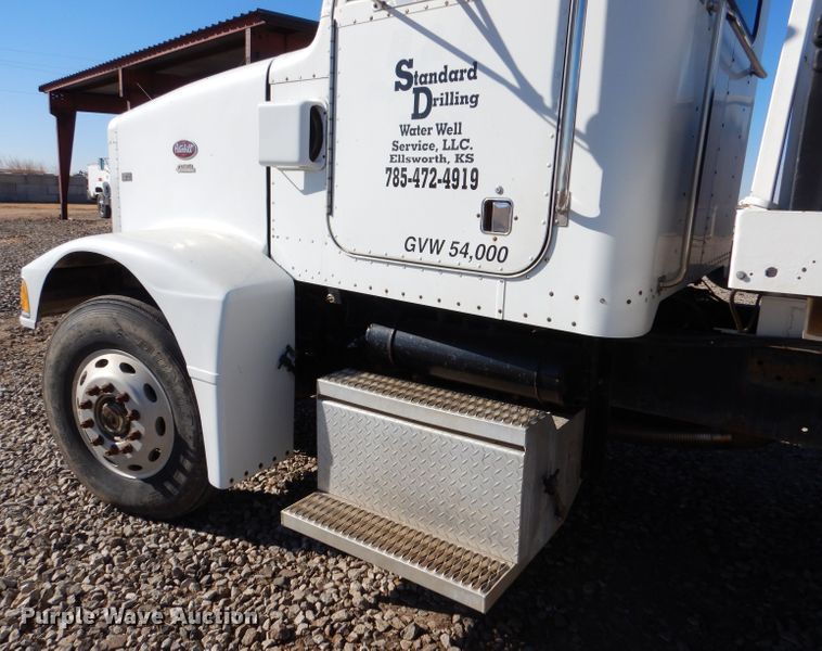 image for item IE9643 1993 Peterbilt 375  drilling rig truck