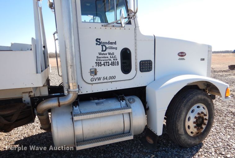 image for item IE9643 1993 Peterbilt 375  drilling rig truck