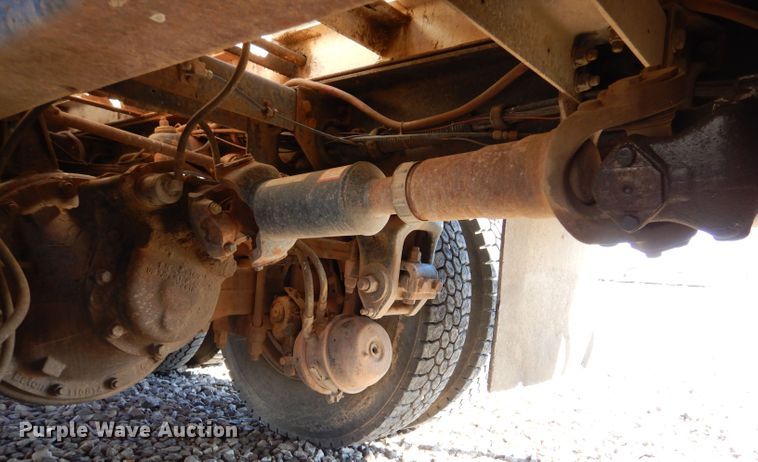 image for item IE9643 1993 Peterbilt 375  drilling rig truck