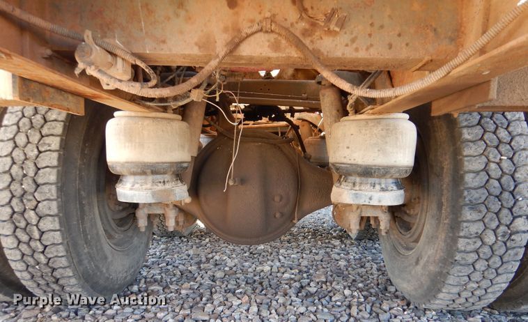 image for item IE9643 1993 Peterbilt 375  drilling rig truck