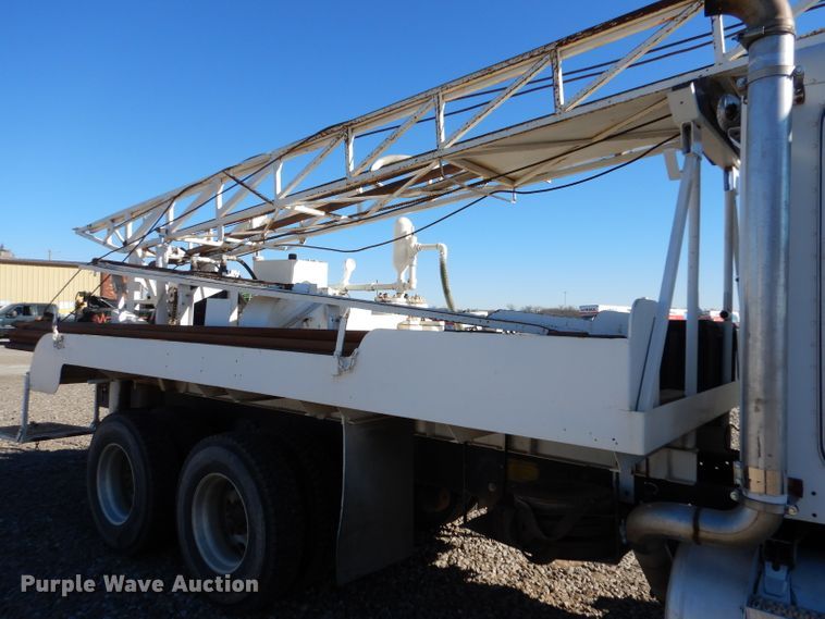 image for item IE9643 1993 Peterbilt 375  drilling rig truck
