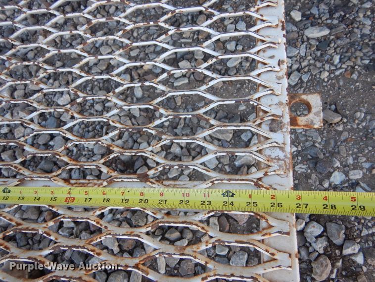 image for item IE9643 1993 Peterbilt 375  drilling rig truck