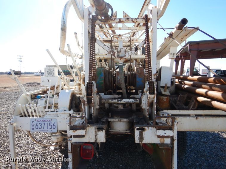 image for item IE9643 1993 Peterbilt 375  drilling rig truck