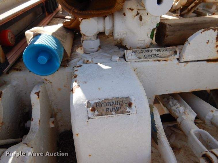 image for item IE9643 1993 Peterbilt 375  drilling rig truck