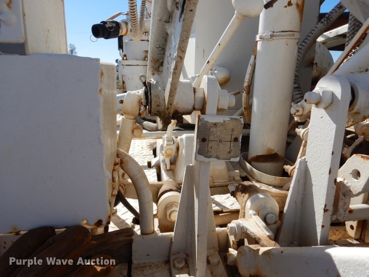 image for item IE9643 1993 Peterbilt 375  drilling rig truck