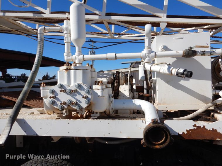 image for item IE9643 1993 Peterbilt 375  drilling rig truck