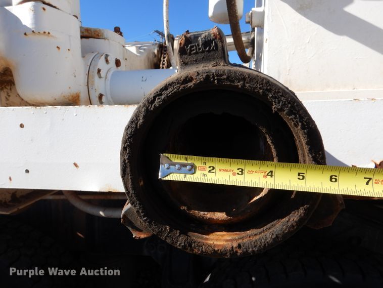 image for item IE9643 1993 Peterbilt 375  drilling rig truck