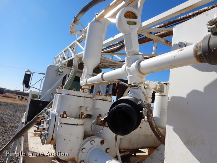 image for item IE9643 1993 Peterbilt 375  drilling rig truck