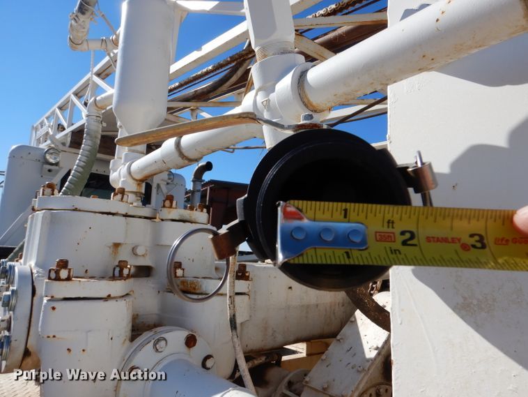 image for item IE9643 1993 Peterbilt 375  drilling rig truck