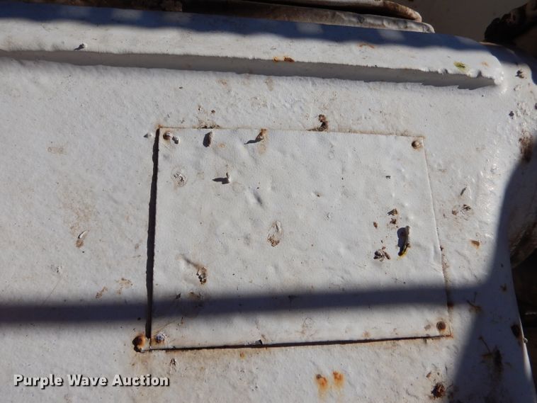 image for item IE9643 1993 Peterbilt 375  drilling rig truck