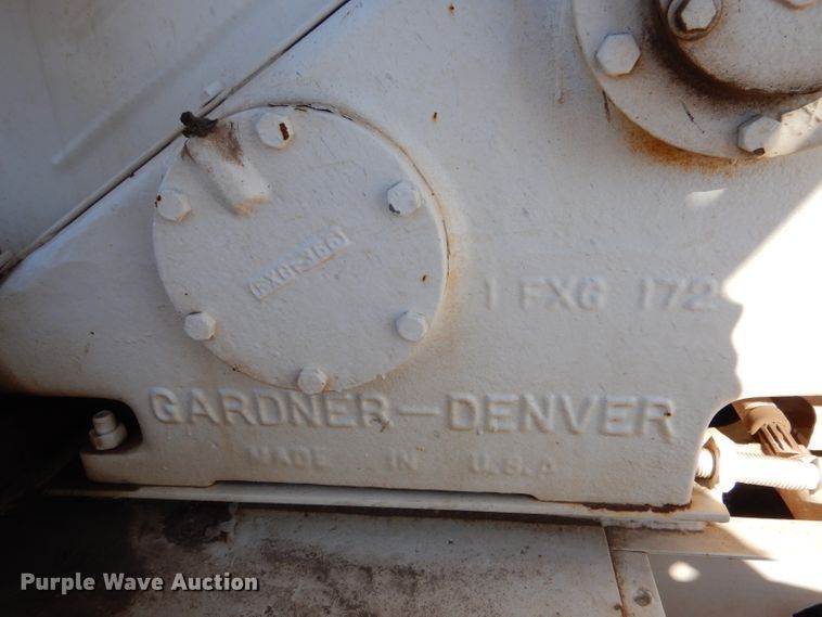 image for item IE9643 1993 Peterbilt 375  drilling rig truck