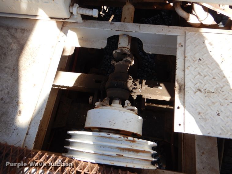 image for item IE9643 1993 Peterbilt 375  drilling rig truck