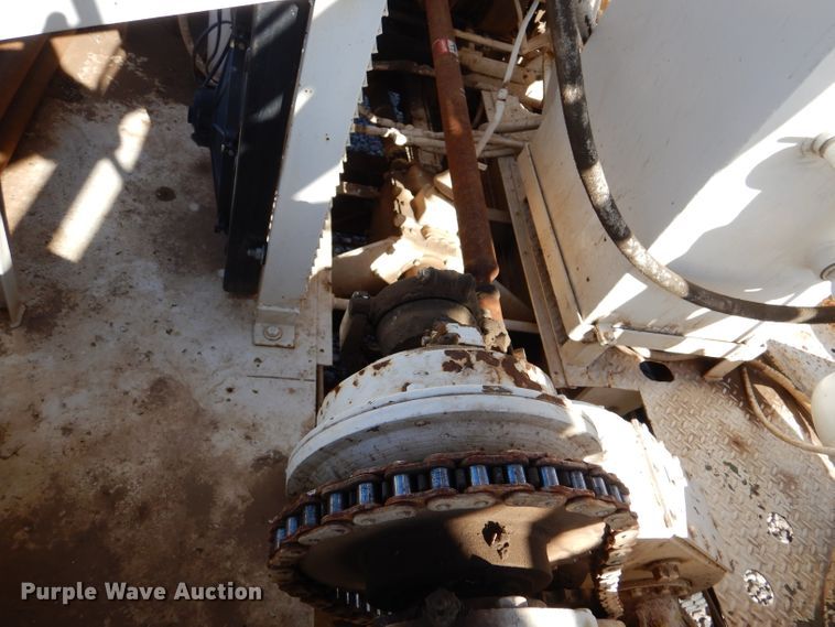 image for item IE9643 1993 Peterbilt 375  drilling rig truck