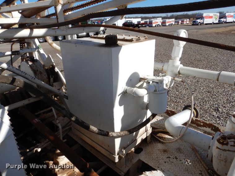 image for item IE9643 1993 Peterbilt 375  drilling rig truck