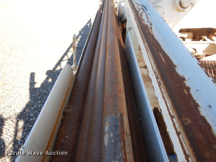 image for item IE9643 1993 Peterbilt 375  drilling rig truck