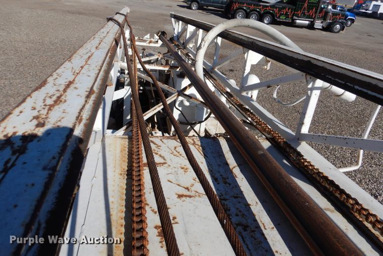 image for item IE9643 1993 Peterbilt 375  drilling rig truck