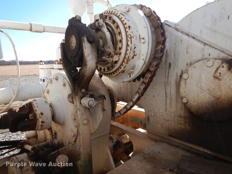 image for item IE9643 1993 Peterbilt 375  drilling rig truck