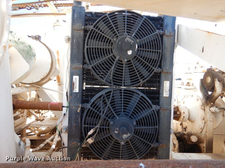 image for item IE9643 1993 Peterbilt 375  drilling rig truck