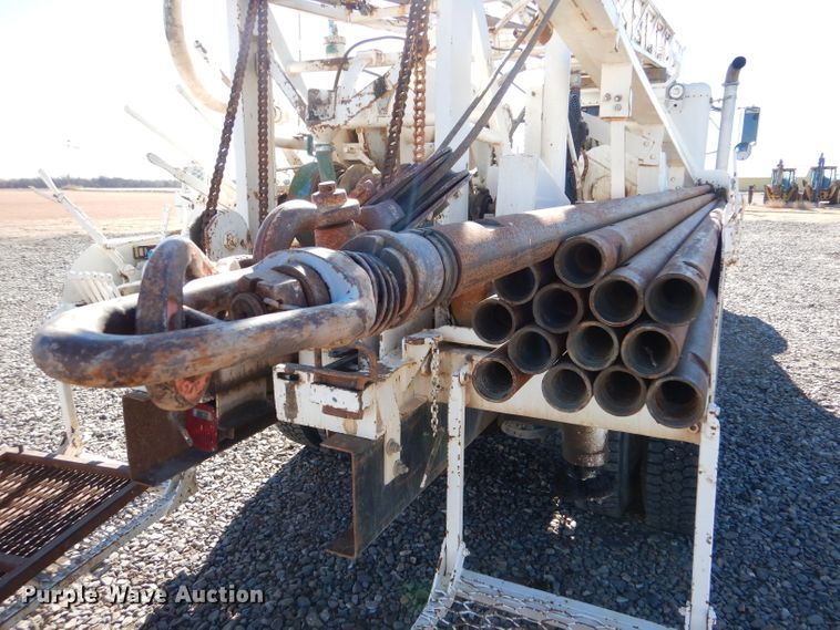 image for item IE9643 1993 Peterbilt 375  drilling rig truck