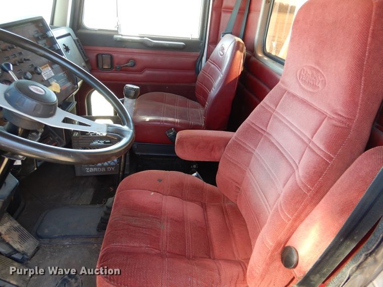 image for item IE9643 1993 Peterbilt 375  drilling rig truck