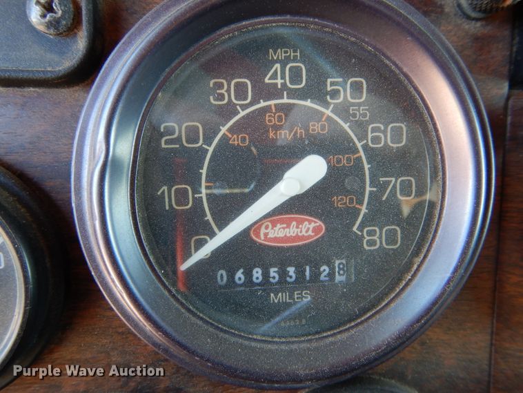 image for item IE9643 1993 Peterbilt 375  drilling rig truck