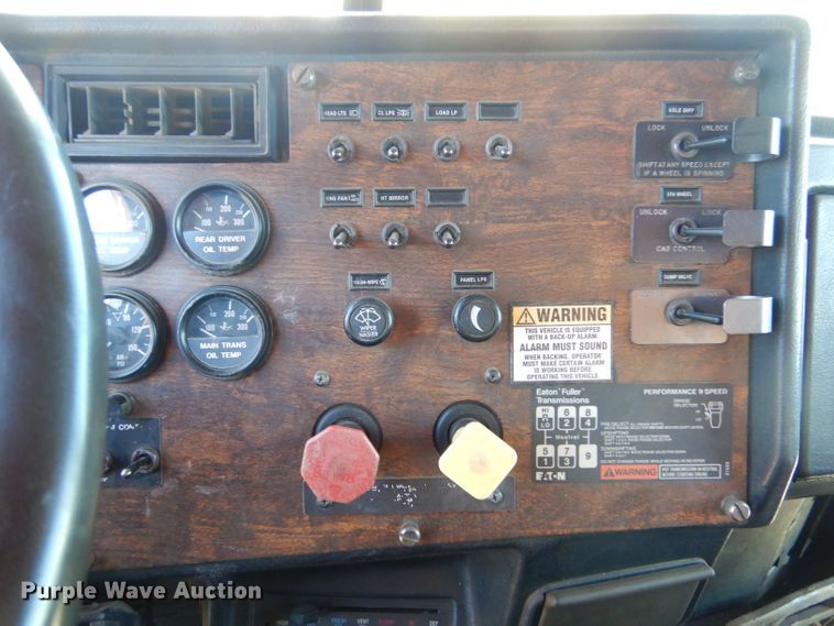 image for item IE9643 1993 Peterbilt 375  drilling rig truck