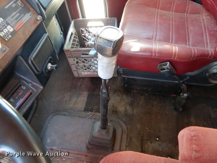 image for item IE9643 1993 Peterbilt 375  drilling rig truck