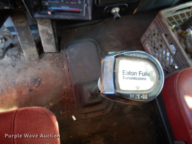 image for item IE9643 1993 Peterbilt 375  drilling rig truck