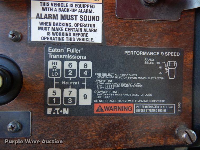 image for item IE9643 1993 Peterbilt 375  drilling rig truck