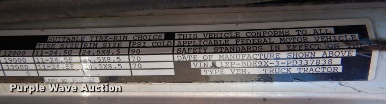 image for item IE9643 1993 Peterbilt 375  drilling rig truck