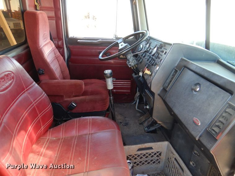 image for item IE9643 1993 Peterbilt 375  drilling rig truck