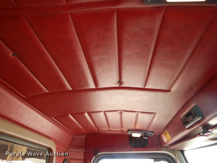 image for item IE9643 1993 Peterbilt 375  drilling rig truck