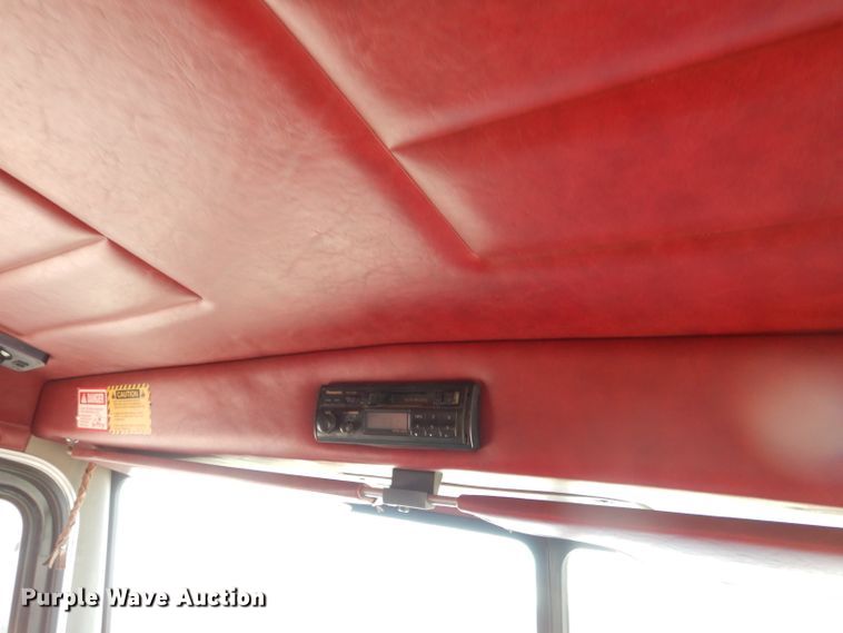 image for item IE9643 1993 Peterbilt 375  drilling rig truck