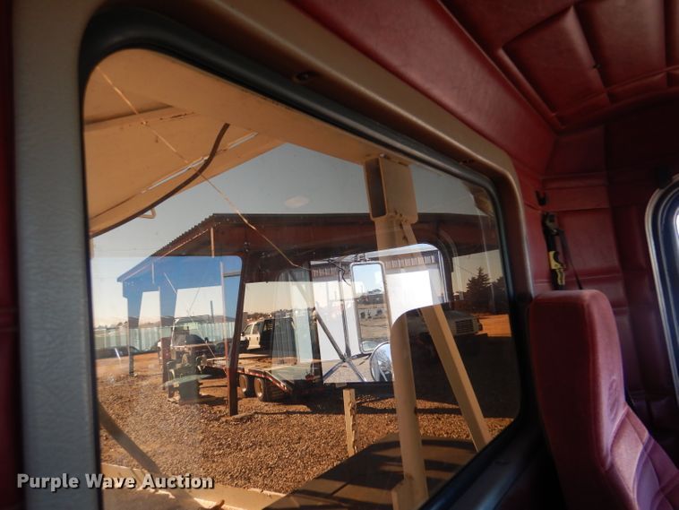 image for item IE9643 1993 Peterbilt 375  drilling rig truck