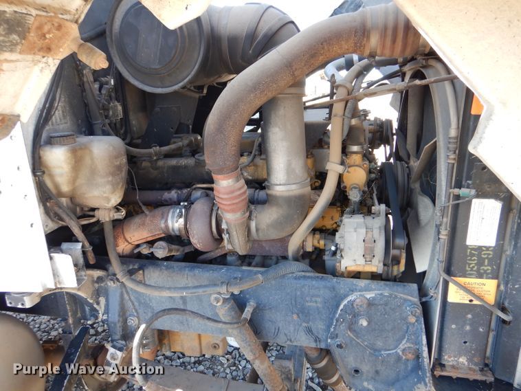 image for item IE9643 1993 Peterbilt 375  drilling rig truck