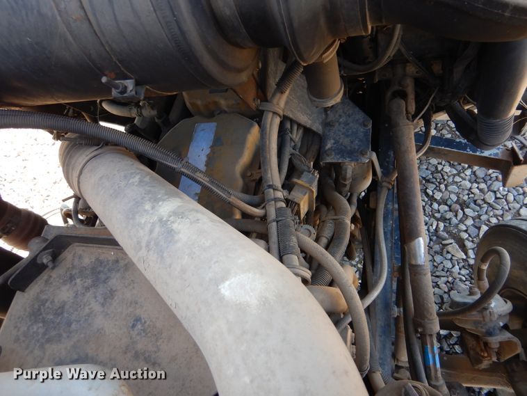 image for item IE9643 1993 Peterbilt 375  drilling rig truck