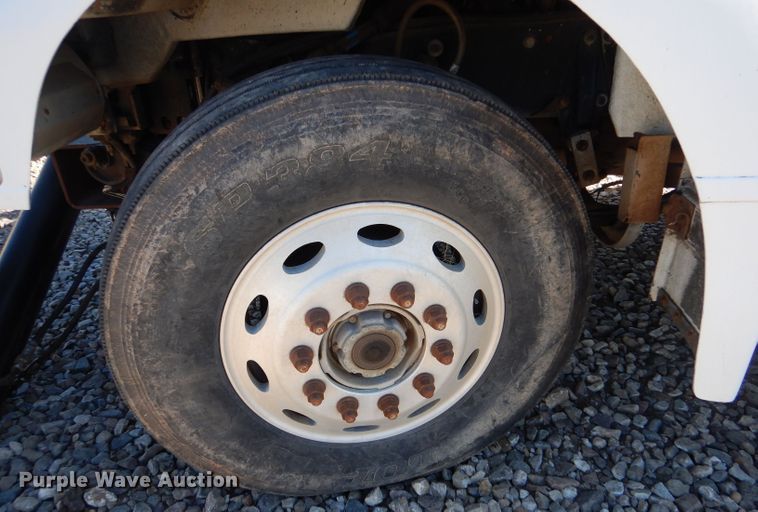 image for item IE9643 1993 Peterbilt 375  drilling rig truck