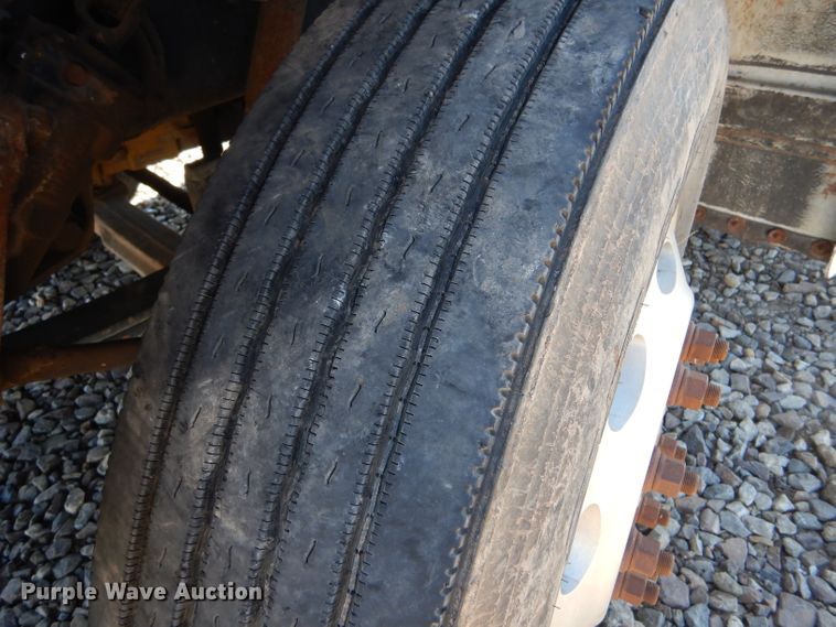 image for item IE9643 1993 Peterbilt 375  drilling rig truck