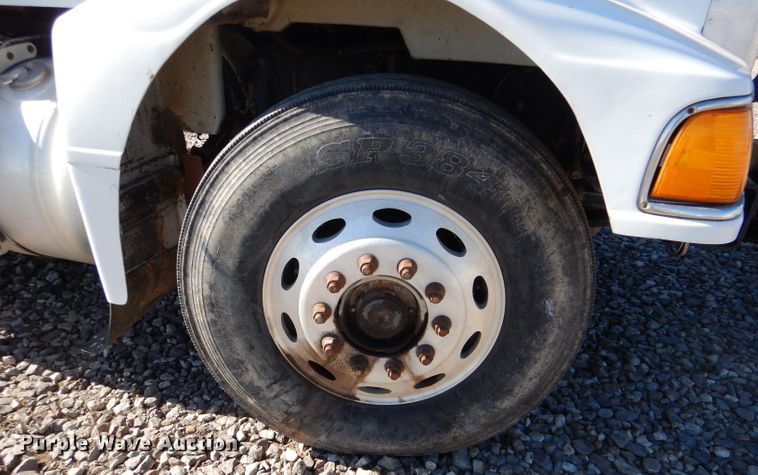 image for item IE9643 1993 Peterbilt 375  drilling rig truck