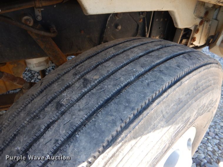 image for item IE9643 1993 Peterbilt 375  drilling rig truck