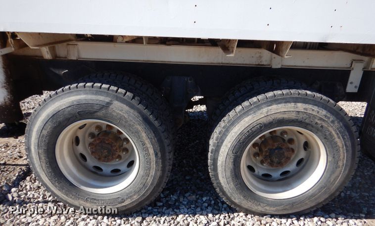 image for item IE9643 1993 Peterbilt 375  drilling rig truck