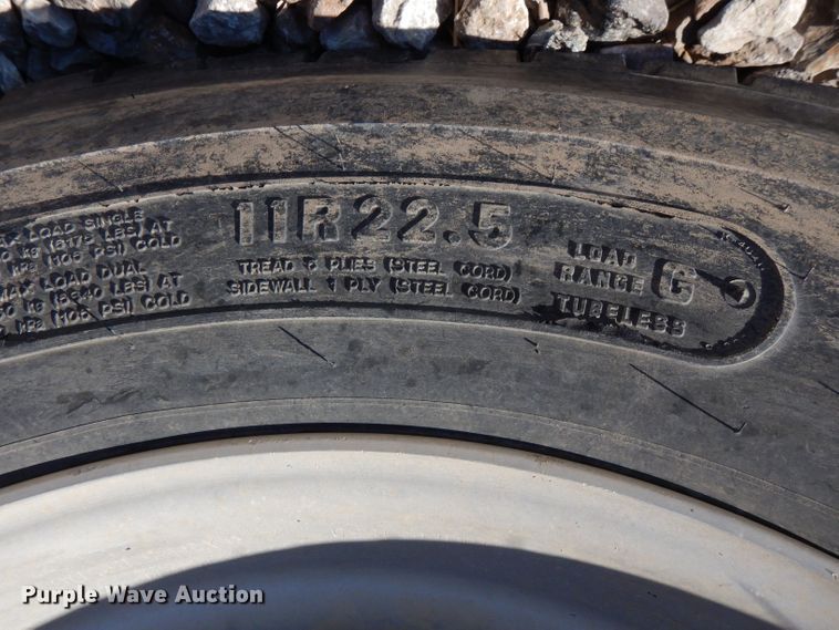 image for item IE9643 1993 Peterbilt 375  drilling rig truck