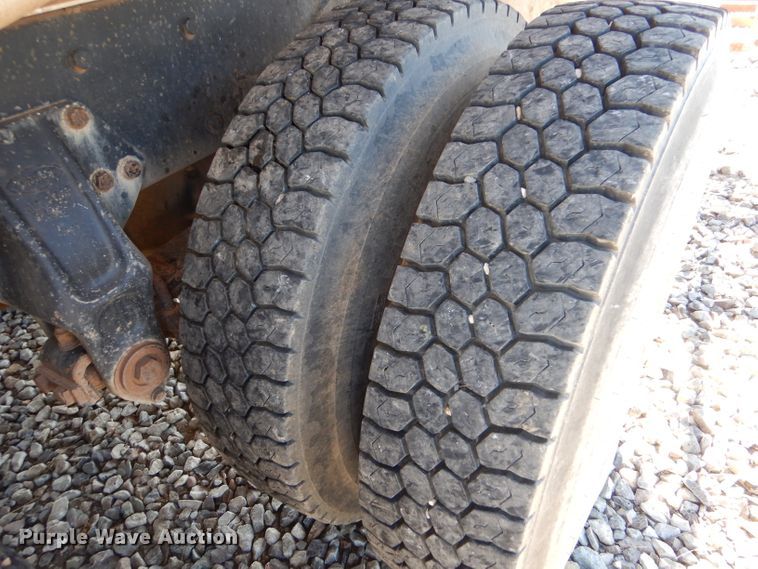 image for item IE9643 1993 Peterbilt 375  drilling rig truck