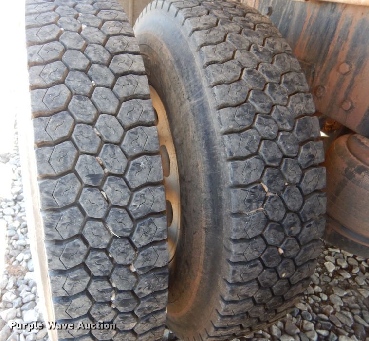 image for item IE9643 1993 Peterbilt 375  drilling rig truck