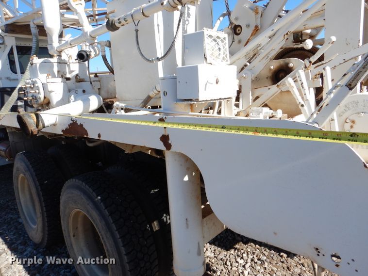 image for item IE9643 1993 Peterbilt 375  drilling rig truck