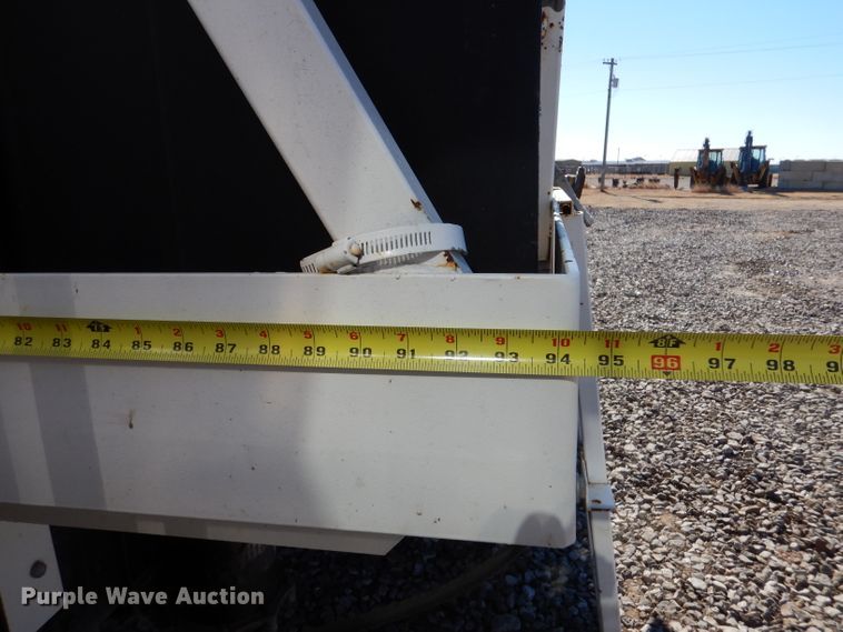 image for item IE9643 1993 Peterbilt 375  drilling rig truck